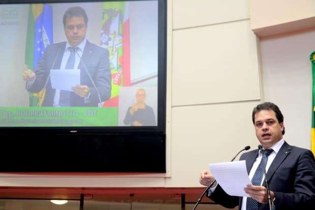 Deputado Rodrigo Minotto defende reajuste do Piso Salarial Regional