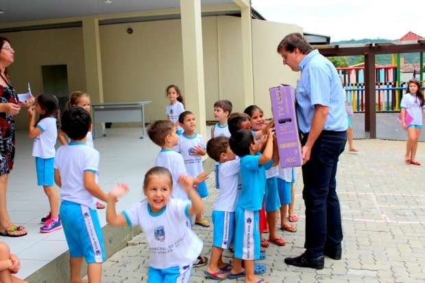 Escolas municipais recebem nova mobília escolar