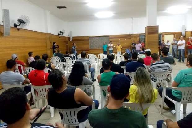Metalúrgicos encerram greve com 7.5% de reajuste 