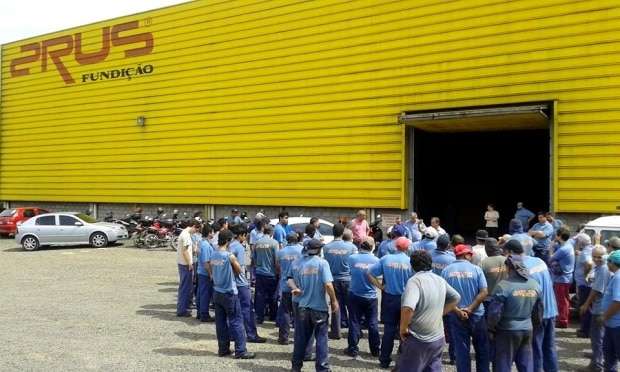 Trabalhadores da Metalúrgica Erus entram em greve no Caravaggio