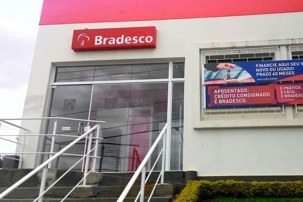 Sindicato denúncia retirada de porta de segurança em banco do Caravaggio