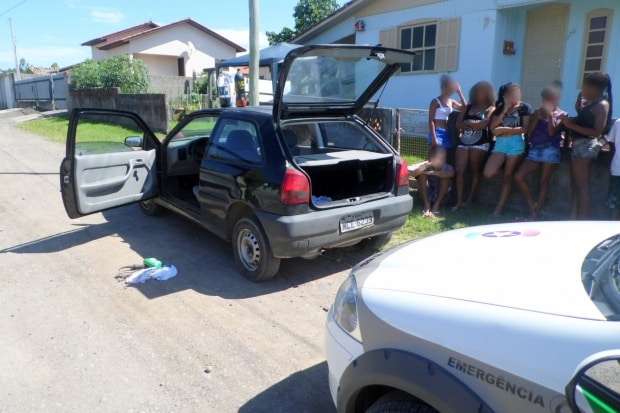 Sete adolescentes são apreendidos pela PM em veículo furtado 1 Sete adolescentes são apreendidos pela PM em veículo furtado