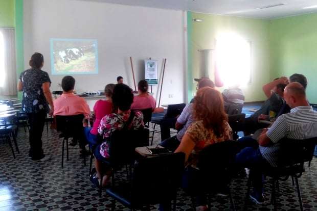 Secretaria de Agricultura promove curso para aperfeiçoar produtores de leite 1 Secretaria de Agricultura promove curso para aperfeiçoar produtores de leite