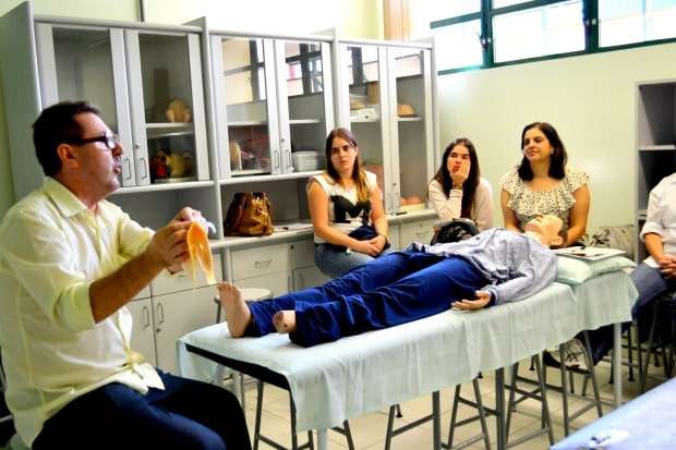 Profissionais de enfermagem da região realizam capacitação na Unesc