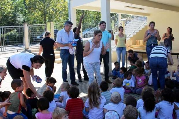 Páscoa solidária leva doces as crianças das creches municipais