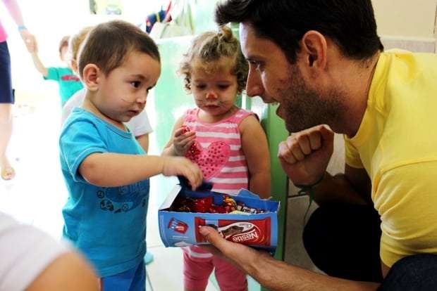 Páscoa solidária leva doces as crianças das creches municipais
