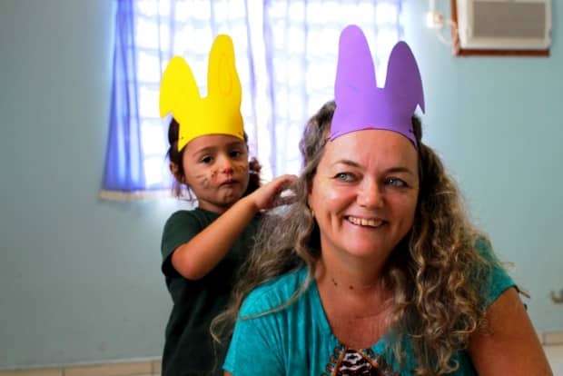 Páscoa solidária leva doces as crianças das creches municipais