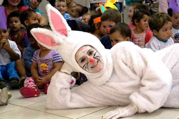 Páscoa solidária leva doces as crianças das creches municipais