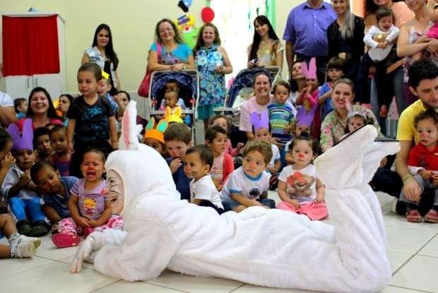 Páscoa solidária leva doces as crianças das creches municipais