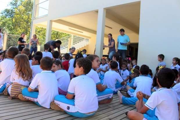 Páscoa solidária leva doces as crianças das creches municipais