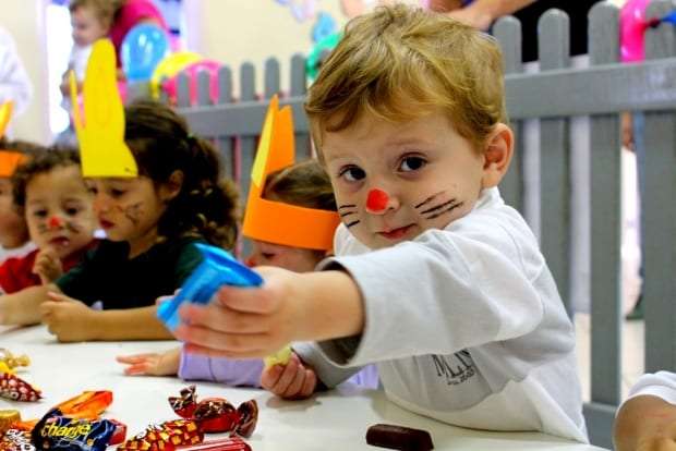 Páscoa solidária leva doces as crianças das creches municipais