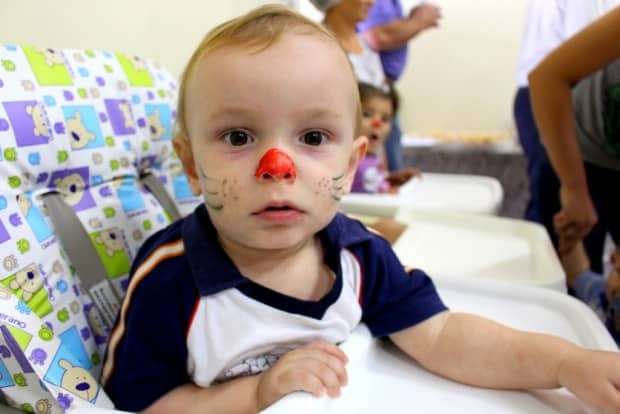 Páscoa solidária leva doces as crianças das creches municipais