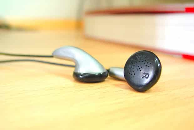 Uso inadequado de fones de ouvido pode causar surdez