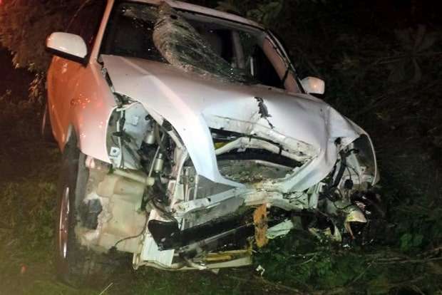 Jovem perde controle da direção e carro sai da pista no distrito de Caravaggio