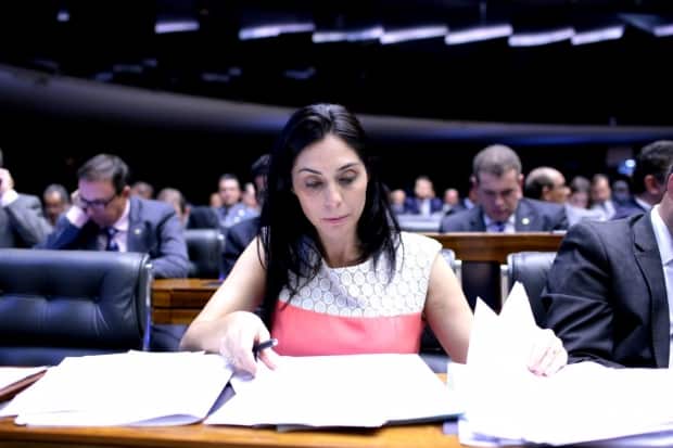 Geovânia de Sá protocola Projeto de Lei que impede BNDES de financiar obras no exterior