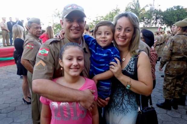 Policiais Militares de Nova Veneza são condecorados e promovidos 27 Policiais Militares de Nova Veneza são condecorados e promovidos