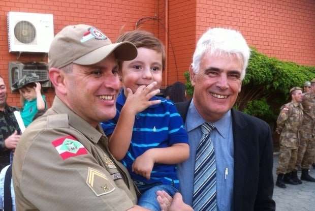 Policiais Militares de Nova Veneza são condecorados e promovidos 30 Policiais Militares de Nova Veneza são condecorados e promovidos