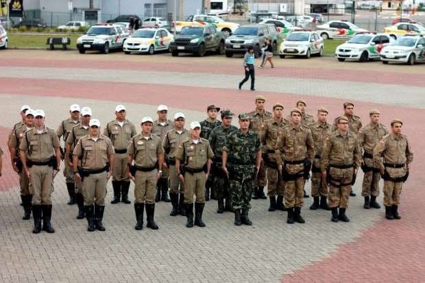 Policiais Militares de Nova Veneza são condecorados e promovidos 24 Policiais Militares de Nova Veneza são condecorados e promovidos