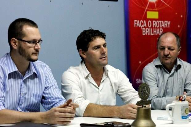Preocupados com a segurança, membros do Rotary fazem reunião com comandante da PM