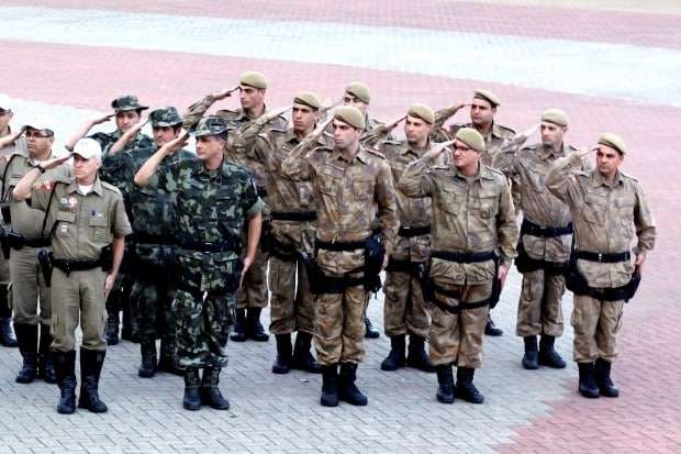 Policiais Militares de Nova Veneza são condecorados e promovidos 26 Policiais Militares de Nova Veneza são condecorados e promovidos