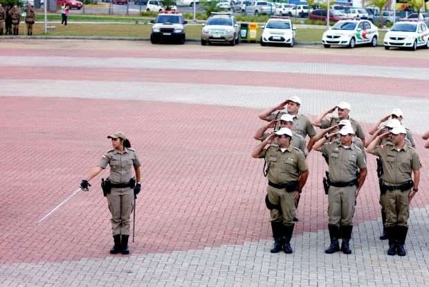 Policiais Militares de Nova Veneza são condecorados e promovidos 25 Policiais Militares de Nova Veneza são condecorados e promovidos