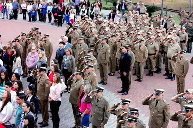 Policiais Militares de Nova Veneza são condecorados e promovidos 9 Policiais Militares de Nova Veneza são condecorados e promovidos