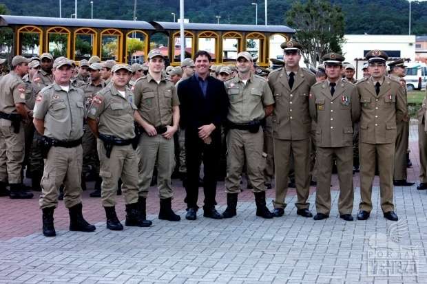 Policiais Militares de Nova Veneza são condecorados e promovidos 1 Policiais Militares de Nova Veneza são condecorados e promovidos