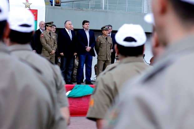 Policiais Militares de Nova Veneza são condecorados e promovidos 20 Policiais Militares de Nova Veneza são condecorados e promovidos