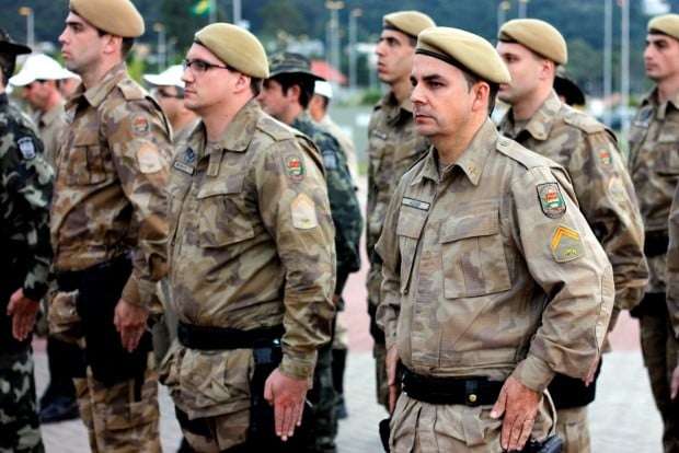 Policiais Militares de Nova Veneza são condecorados e promovidos 8 Policiais Militares de Nova Veneza são condecorados e promovidos