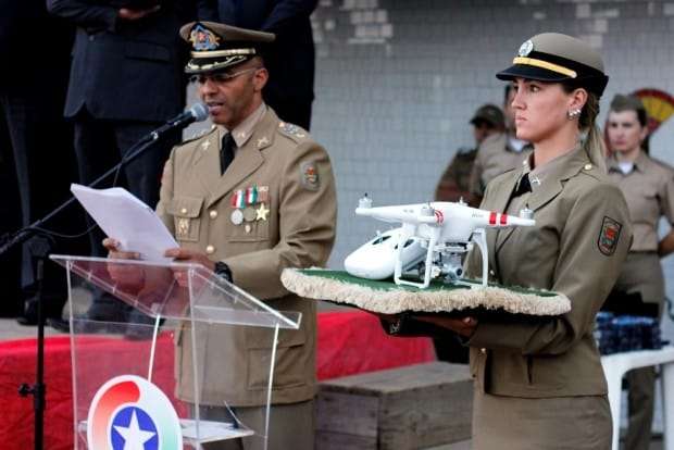 Policiais Militares de Nova Veneza são condecorados e promovidos 12 Policiais Militares de Nova Veneza são condecorados e promovidos