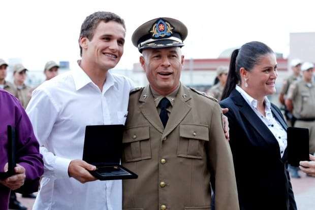 Policiais Militares de Nova Veneza são condecorados e promovidos 4 Policiais Militares de Nova Veneza são condecorados e promovidos