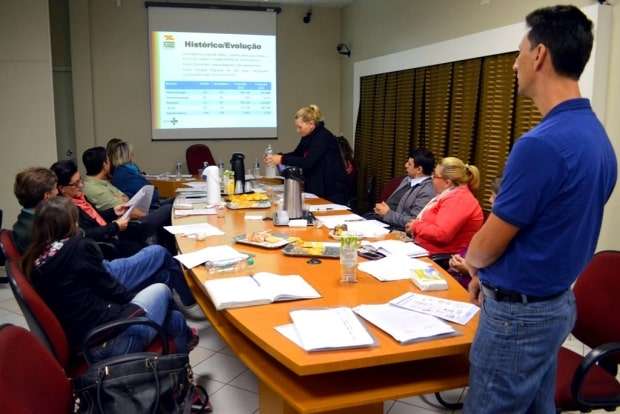 Secretários de saúde conhecem equipamento de teledermatologia
