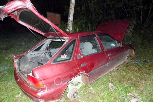 Morador aciona PM após encontrar veículo furtado em seu sítio 1 Morador aciona PM após encontrar veículo furtado em seu sítio