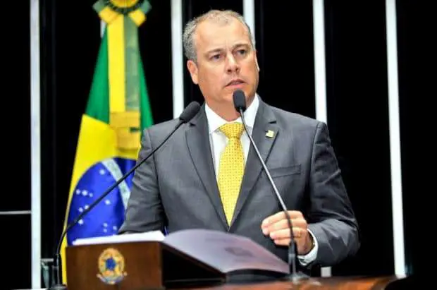Senado presta homenagem a Luiz Henrique da Silveira