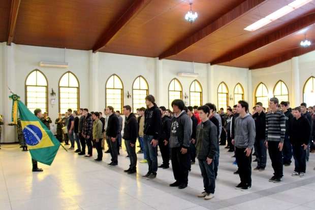 Jovens recebem dispensa do serviço militar 1 Jovens recebem dispensa do serviço militar