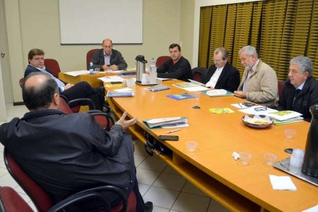 Prefeitos da AMREC estudam medidas de redução de custos 2 Prefeitos da AMREC estudam medidas de redução de custos