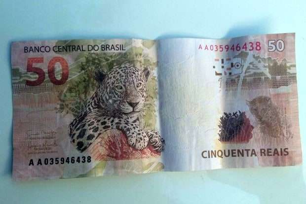 Dois são presos repassando notas falsas em Nova Veneza