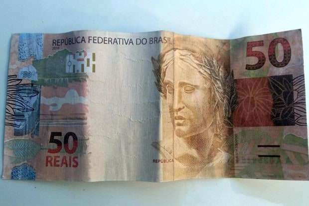 Dois são presos repassando notas falsas em Nova Veneza