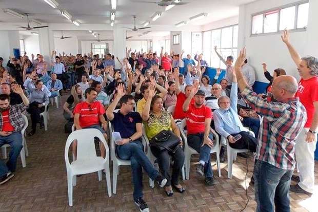 Bancários querem 16%, garantia de emprego e o fim das terceirizações