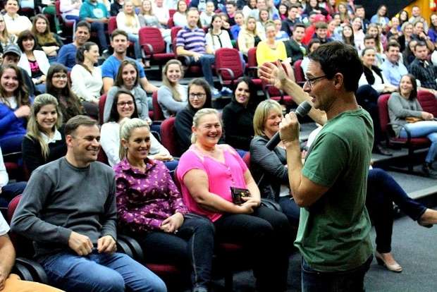 Palestra com Jairo Bouer e prêmio Jovem Destaque lotam teatro 1 Palestra com Jairo Bouer e prêmio Jovem Destaque lotam teatro