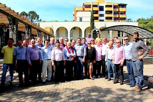 Cúpula do PMDB estadual reúne-se com prefeito Evandro Gava