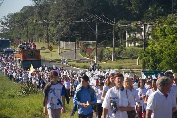 Caminhada Vocacional reúne multidão de fiéis da Diocese de Criciúma 34 Caminhada Vocacional reúne multidão de fiéis da Diocese de Criciúma