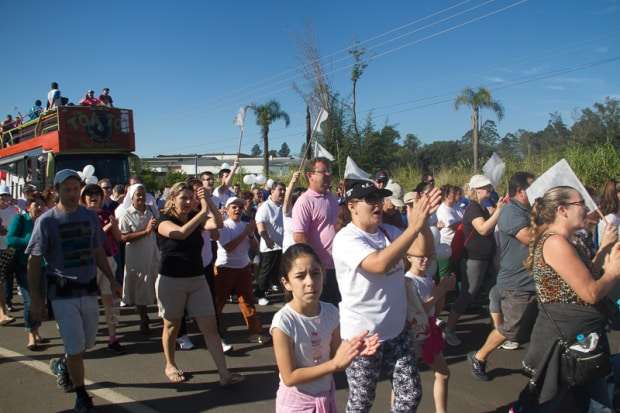 Caminhada Vocacional reúne multidão de fiéis da Diocese de Criciúma 40 Caminhada Vocacional reúne multidão de fiéis da Diocese de Criciúma