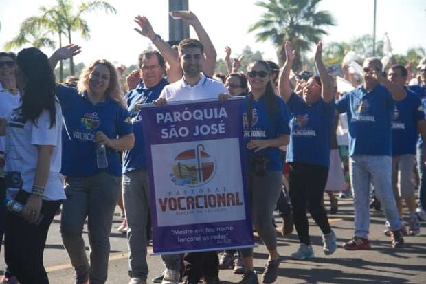 Caminhada Vocacional reúne multidão de fiéis da Diocese de Criciúma 43 Caminhada Vocacional reúne multidão de fiéis da Diocese de Criciúma
