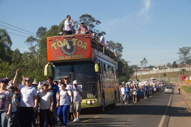 Caminhada Vocacional reúne multidão de fiéis da Diocese de Criciúma 48 Caminhada Vocacional reúne multidão de fiéis da Diocese de Criciúma