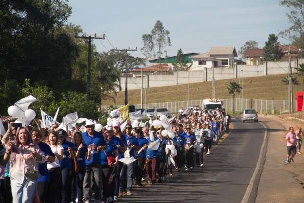 Caminhada Vocacional reúne multidão de fiéis da Diocese de Criciúma 50 Caminhada Vocacional reúne multidão de fiéis da Diocese de Criciúma