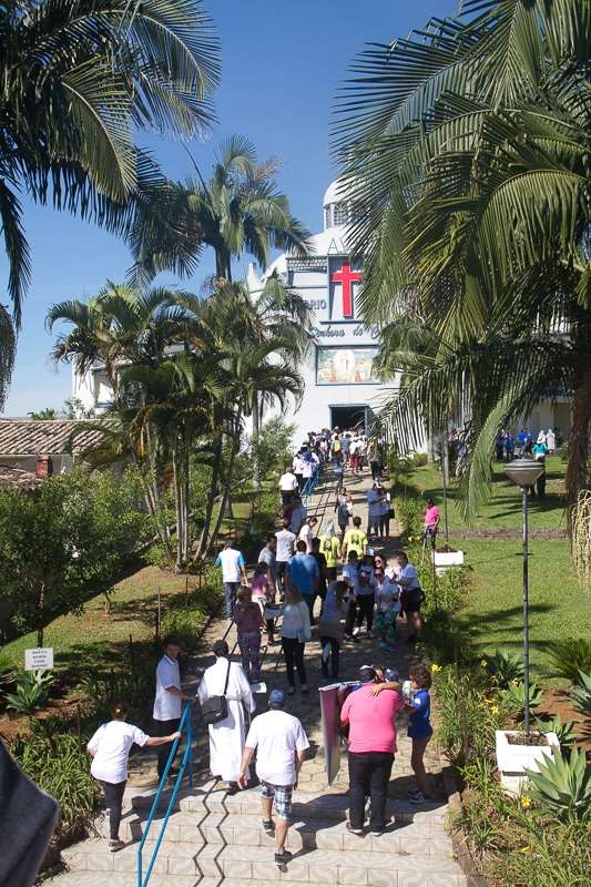 Caminhada Vocacional reúne multidão de fiéis da Diocese de Criciúma 16 Caminhada Vocacional reúne multidão de fiéis da Diocese de Criciúma