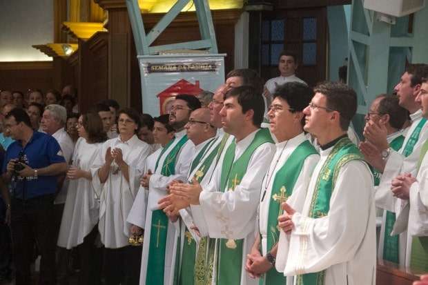 Caminhada Vocacional reúne multidão de fiéis da Diocese de Criciúma 18 Caminhada Vocacional reúne multidão de fiéis da Diocese de Criciúma