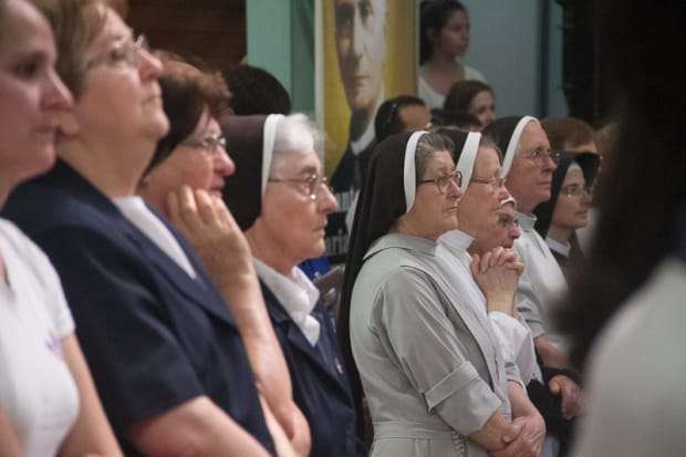 Caminhada Vocacional reúne multidão de fiéis da Diocese de Criciúma 28 Caminhada Vocacional reúne multidão de fiéis da Diocese de Criciúma
