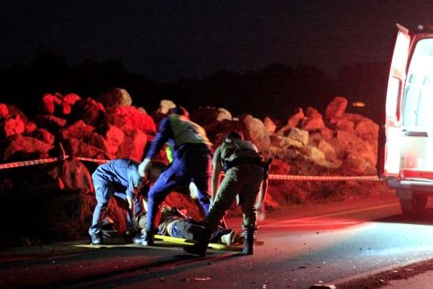 Motociclista sai da pista e bate em pilha de pedras na NVA-150 1 Motociclista sai da pista e bate em pilha de pedras na NVA-150